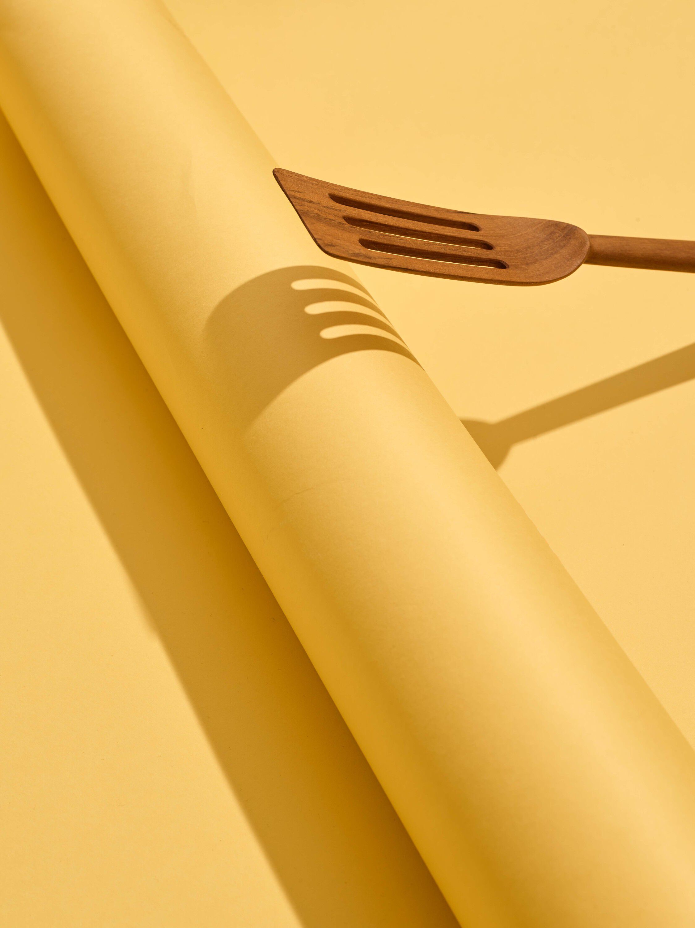 Spatel med huller, teak, smal