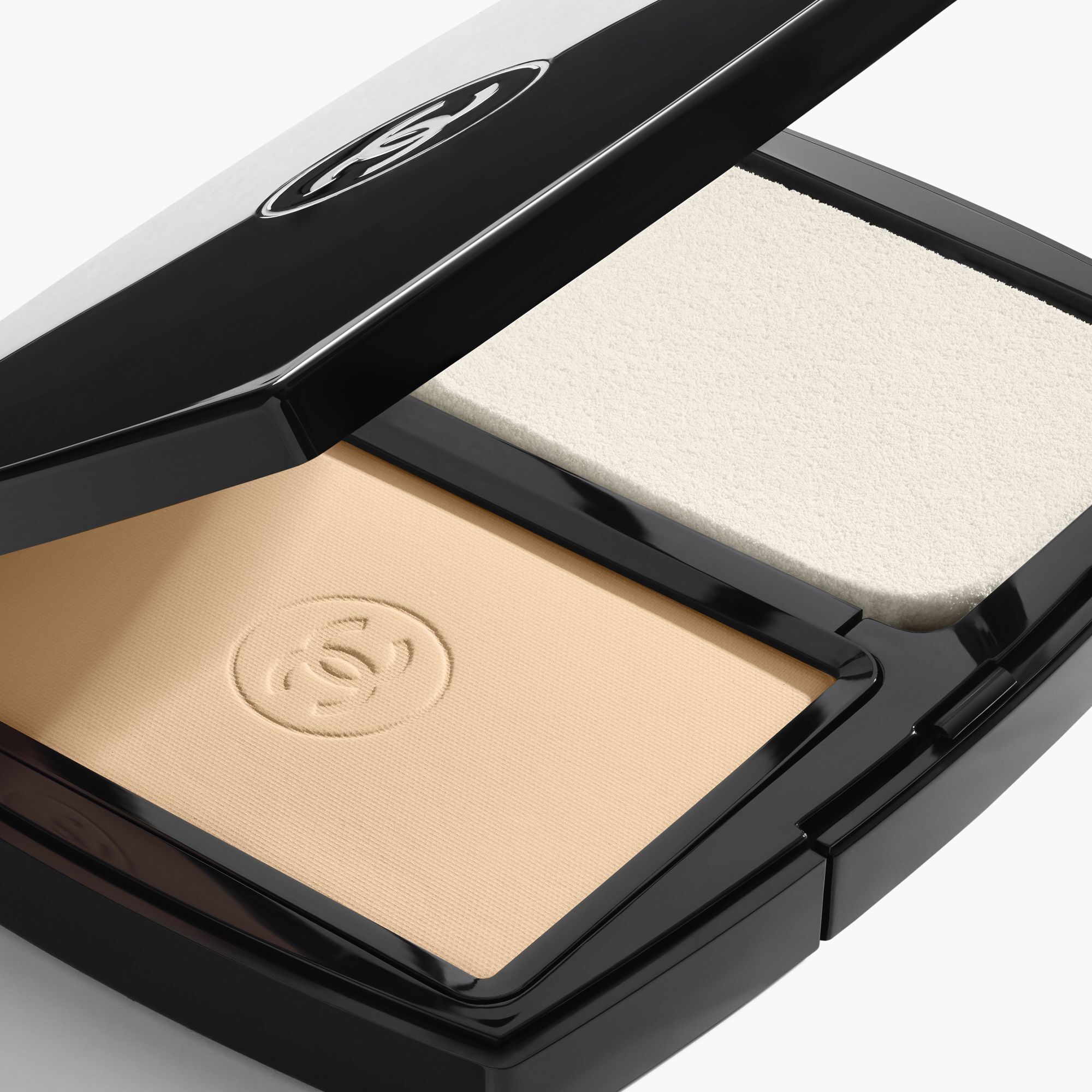 Ultrawear AllDay Comfort Flawless Finish Compact Foundation
