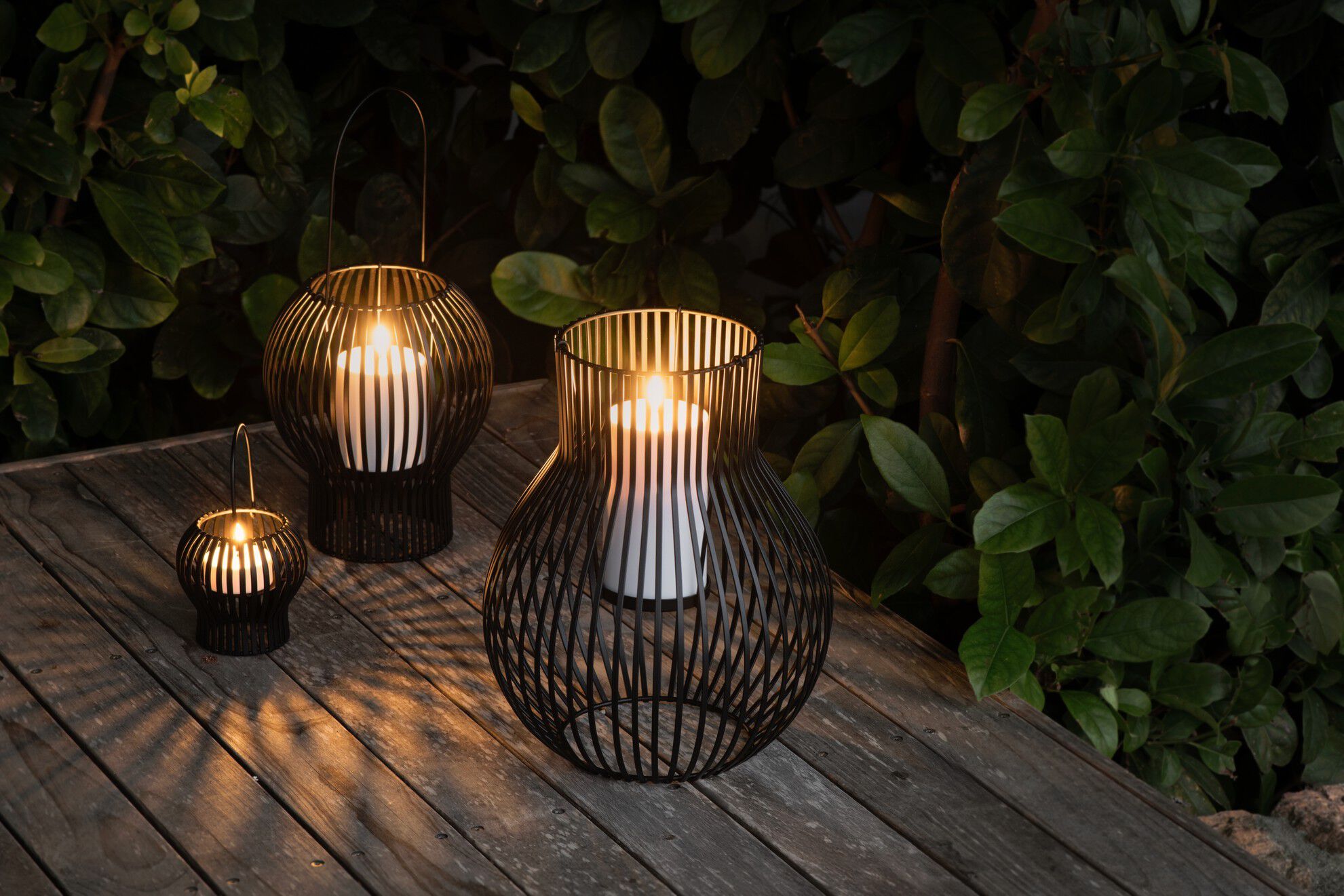 UPSIDE DOWN lantern, outdoor, medium, black