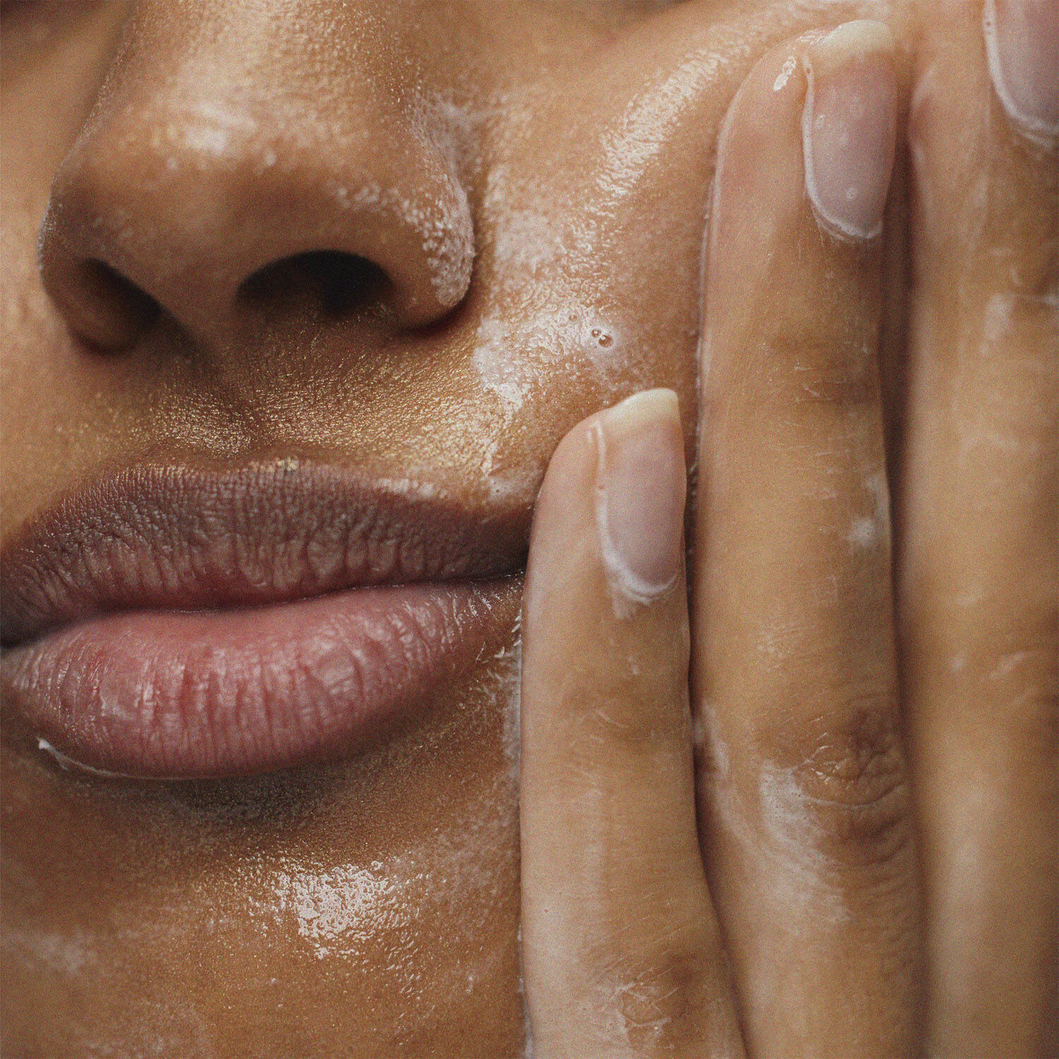 DAILY FOAMING CLEANSER - 200ML