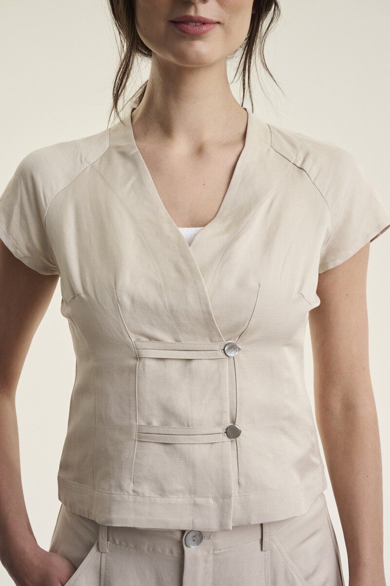 Sukosu kort&aelig;rmet bluse