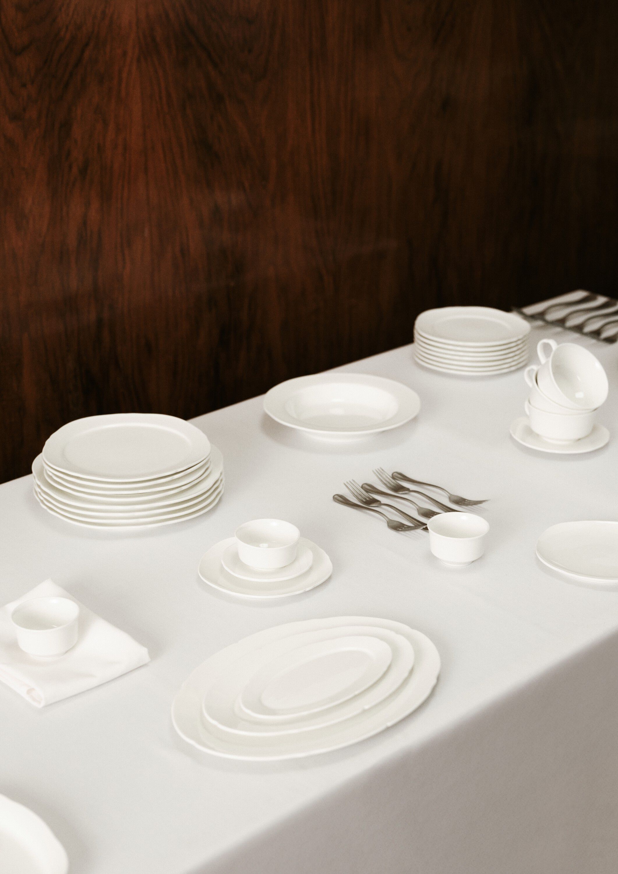 BREAD PLATE WHITE SILHOUETTE