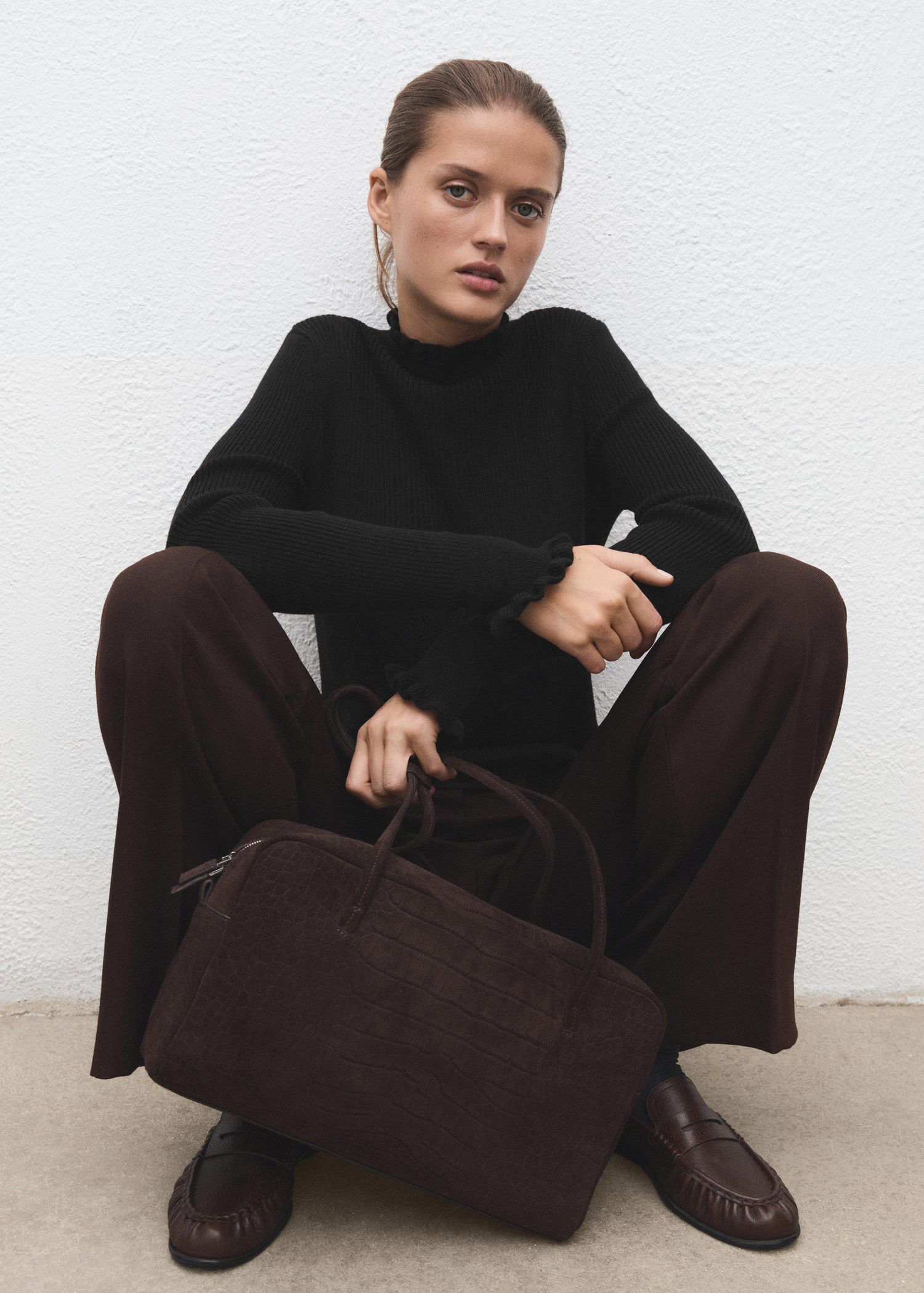 Scalloped edges sweater