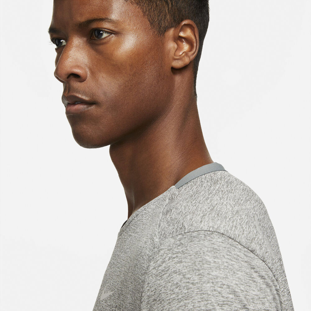 Dri-FIT Rise 365 l&oslash;be T-shirt