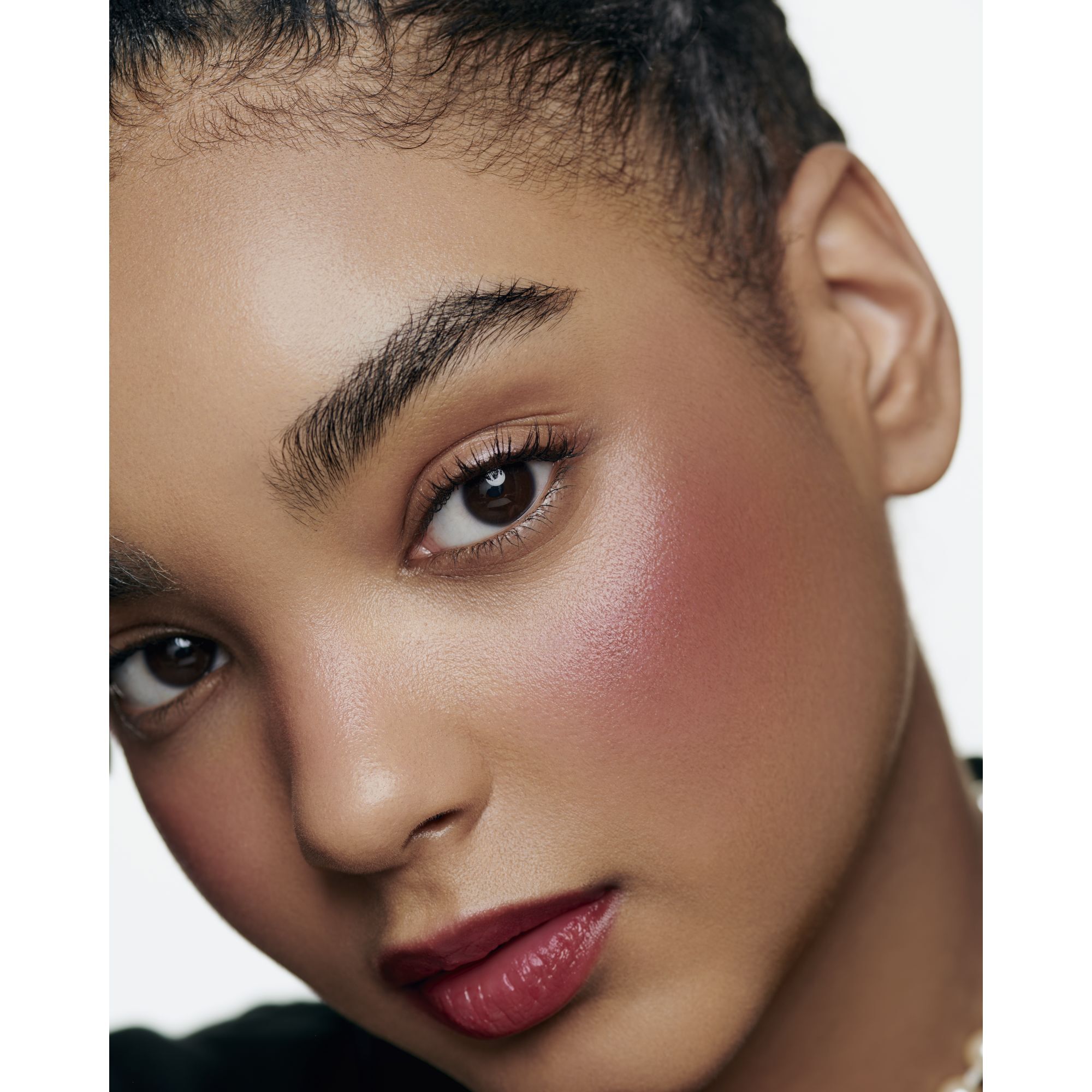 FREMH&AElig;VER FARVEN GIVER N&AElig;RING FYLDE