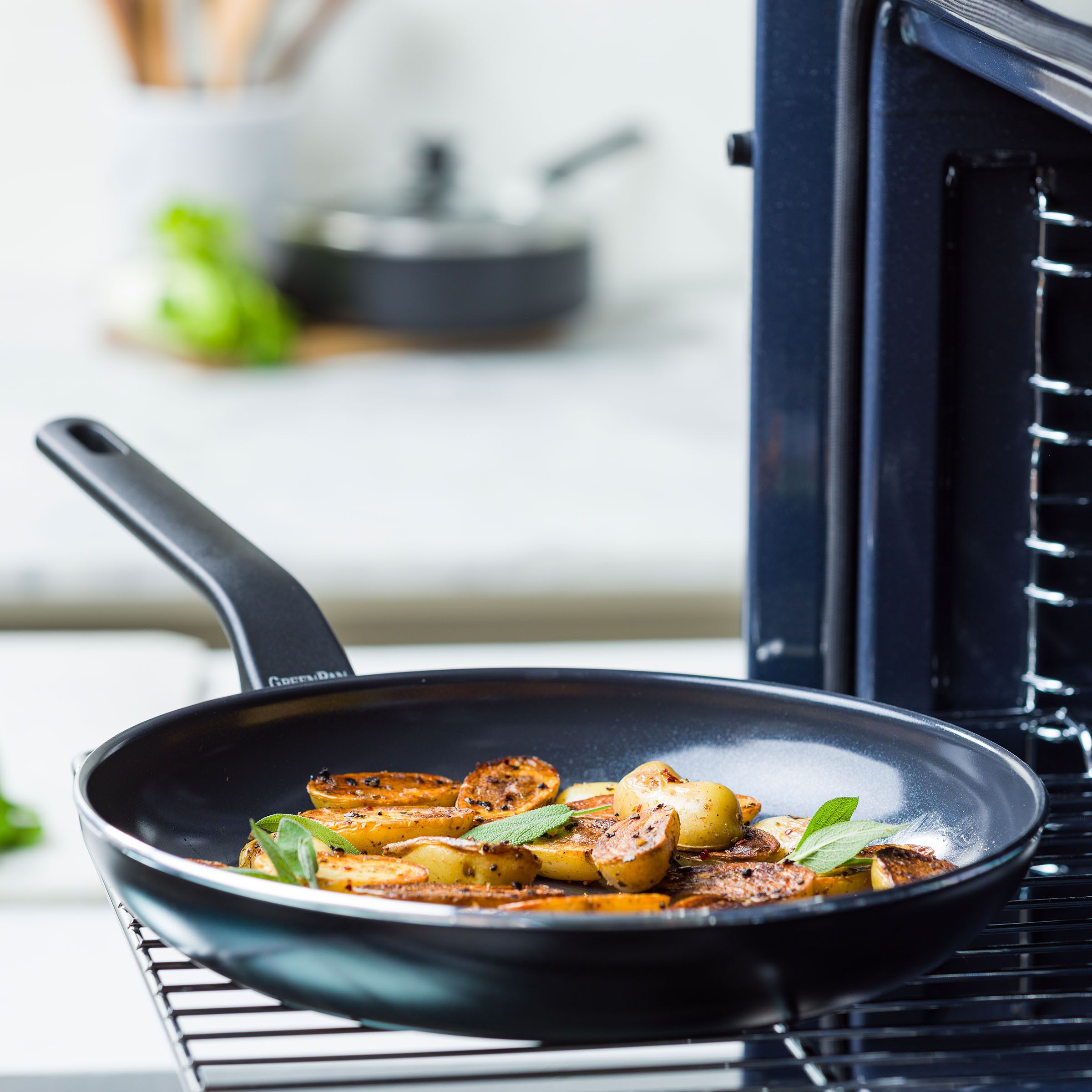 GP-ESSEN FBl Alu Perf-ind opn saucep+2SP 16cm/1. 58L