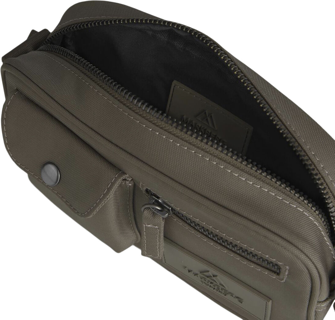 DarlaMBG S Cross. , Monochrome