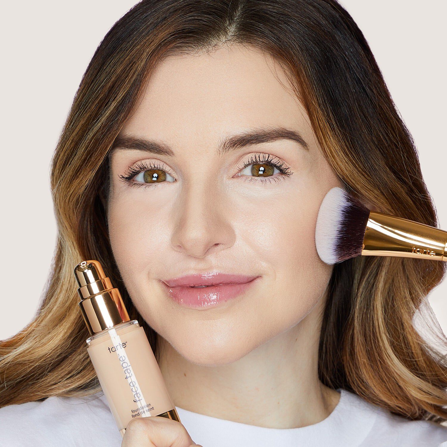 Face Tape- Foundation med mat finish