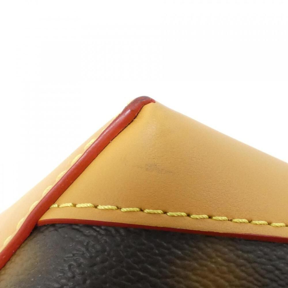 Louis Vuitton Shoulder Bags