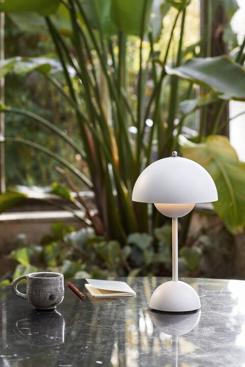Flowerpot Portable Lamp VP9, Magnetic Charger