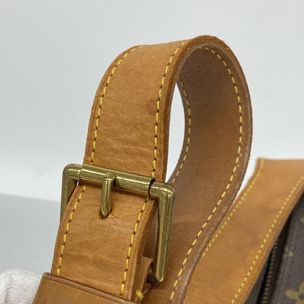 Louis Vuitton Croissant