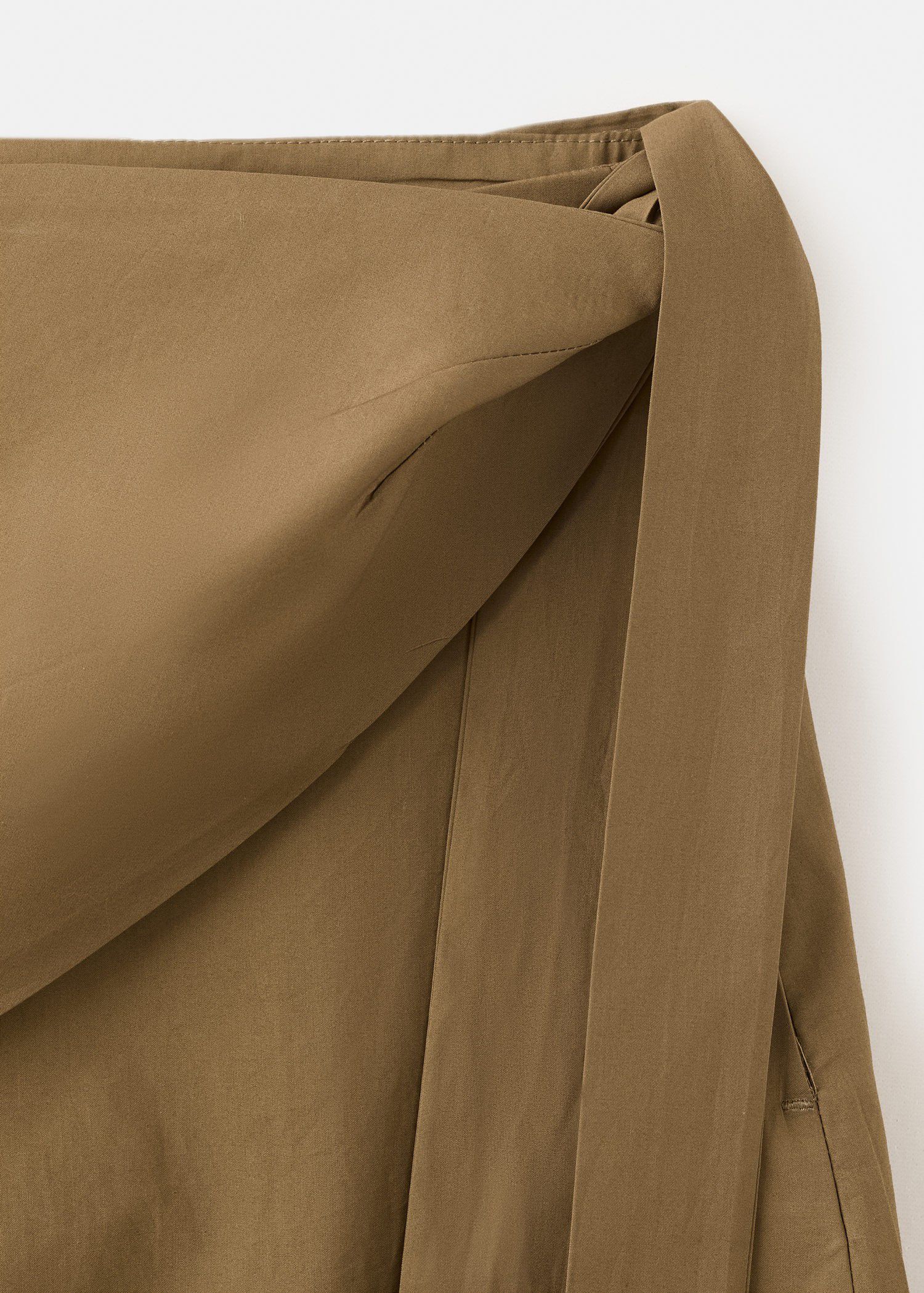 Straight-leg trousers with detachab