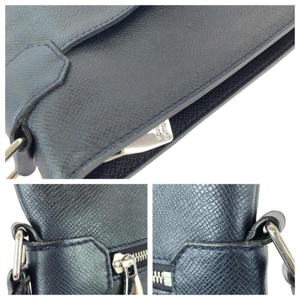 Louis Vuitton Shoulder Bags