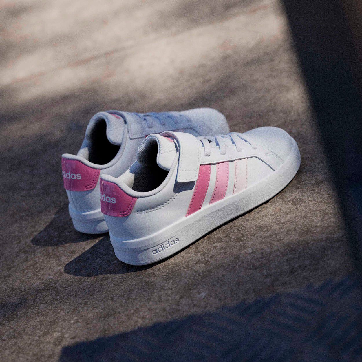 Grand Court 3. 0 Velcro Sneakers