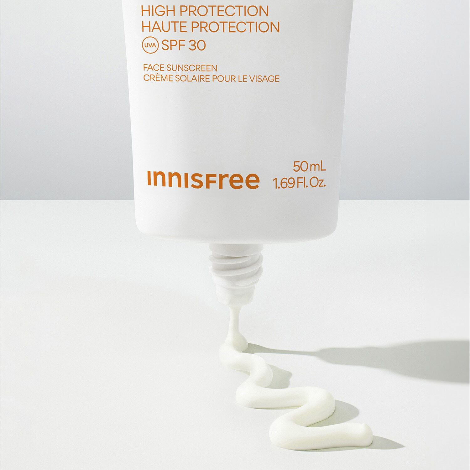 Daily UV Defense Sunscreen SPF 30 - UVA and UVB Protection