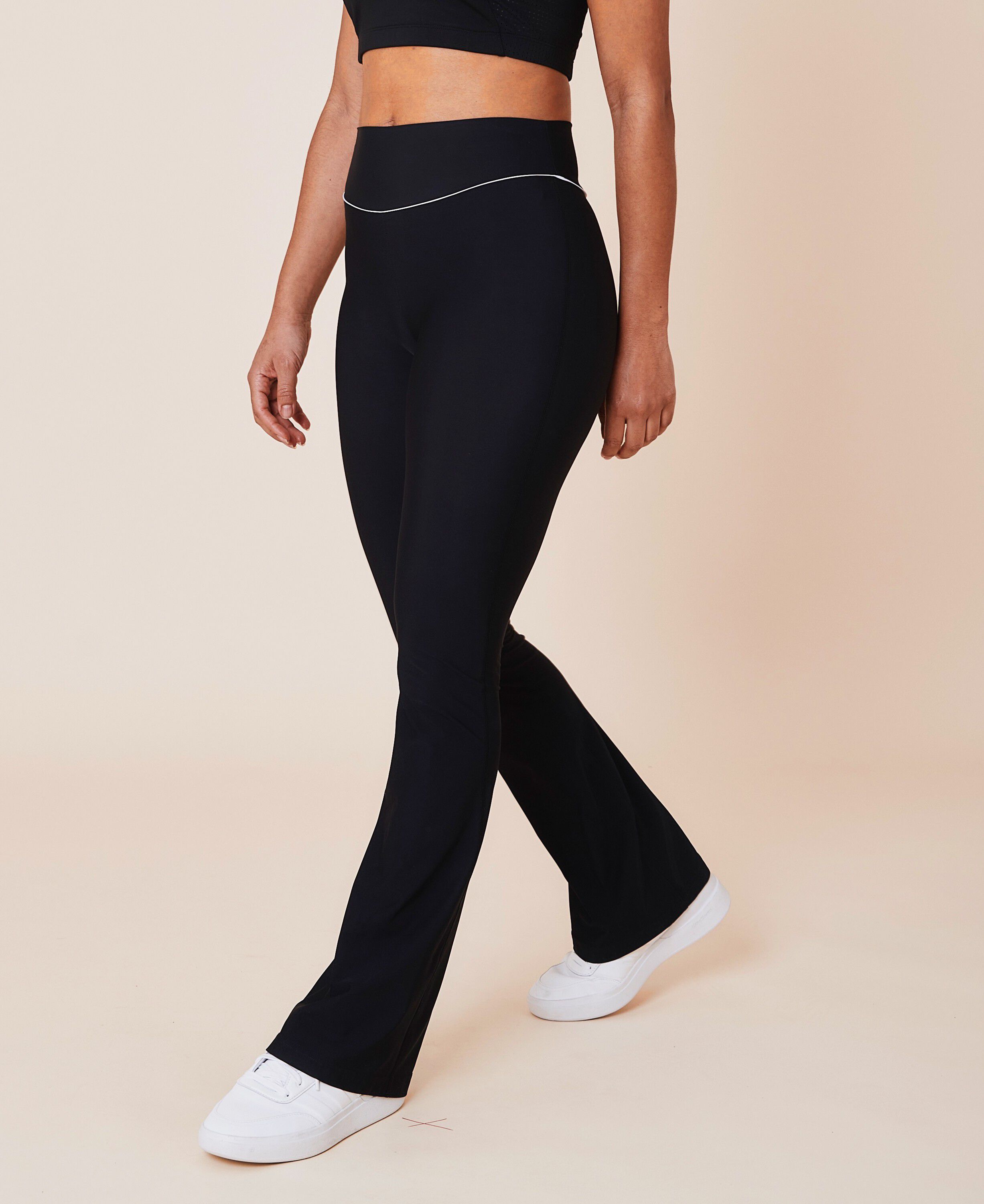 Peak high-waist flared brushed leggings - Nero