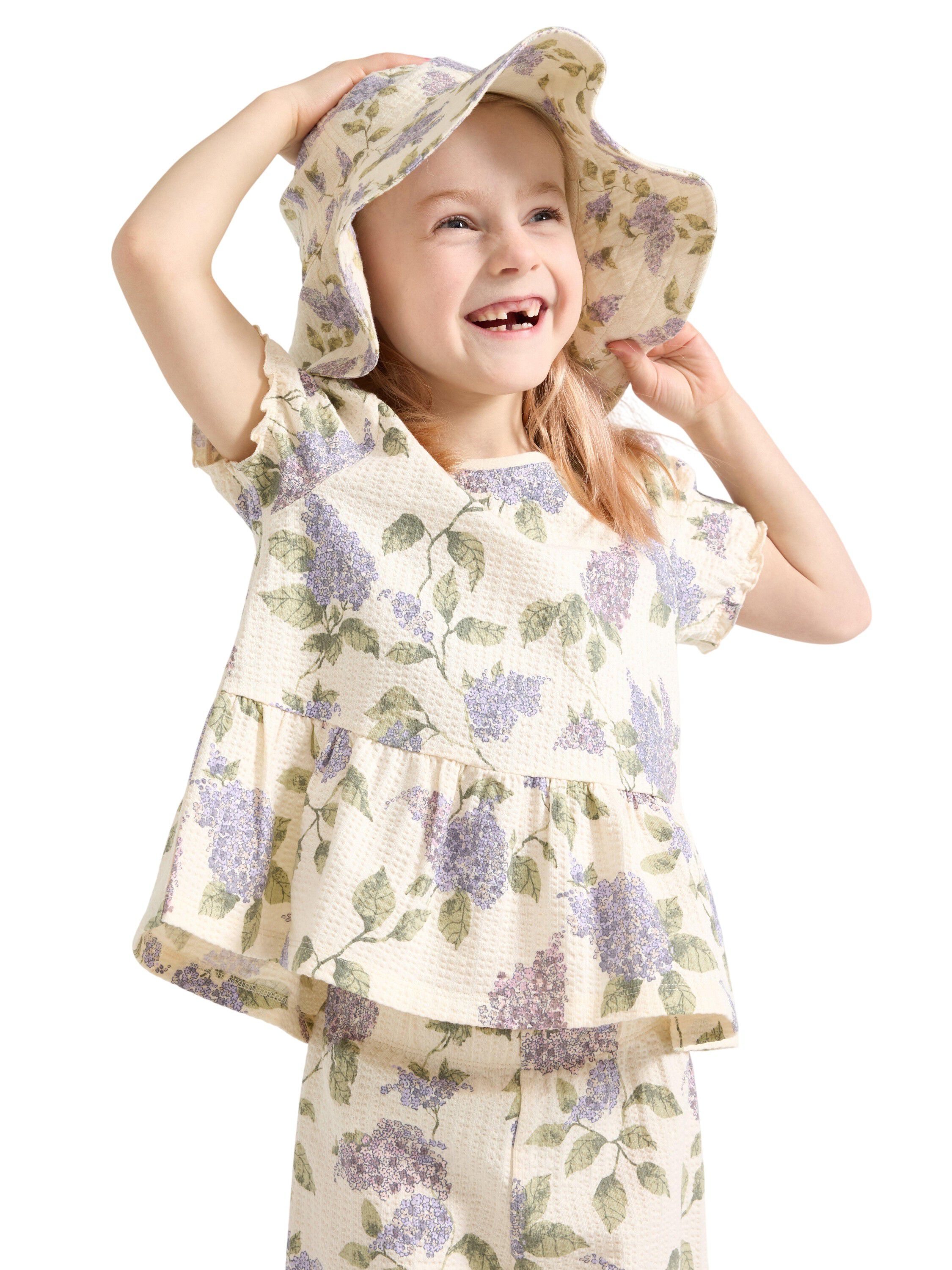 Short-sleeved top with peplum fit a