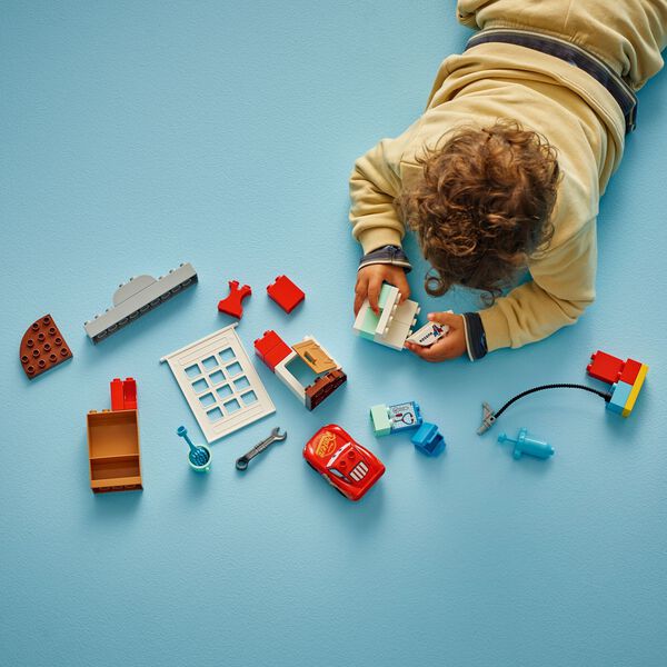 Lynet McQueens besøg i Docs værksted