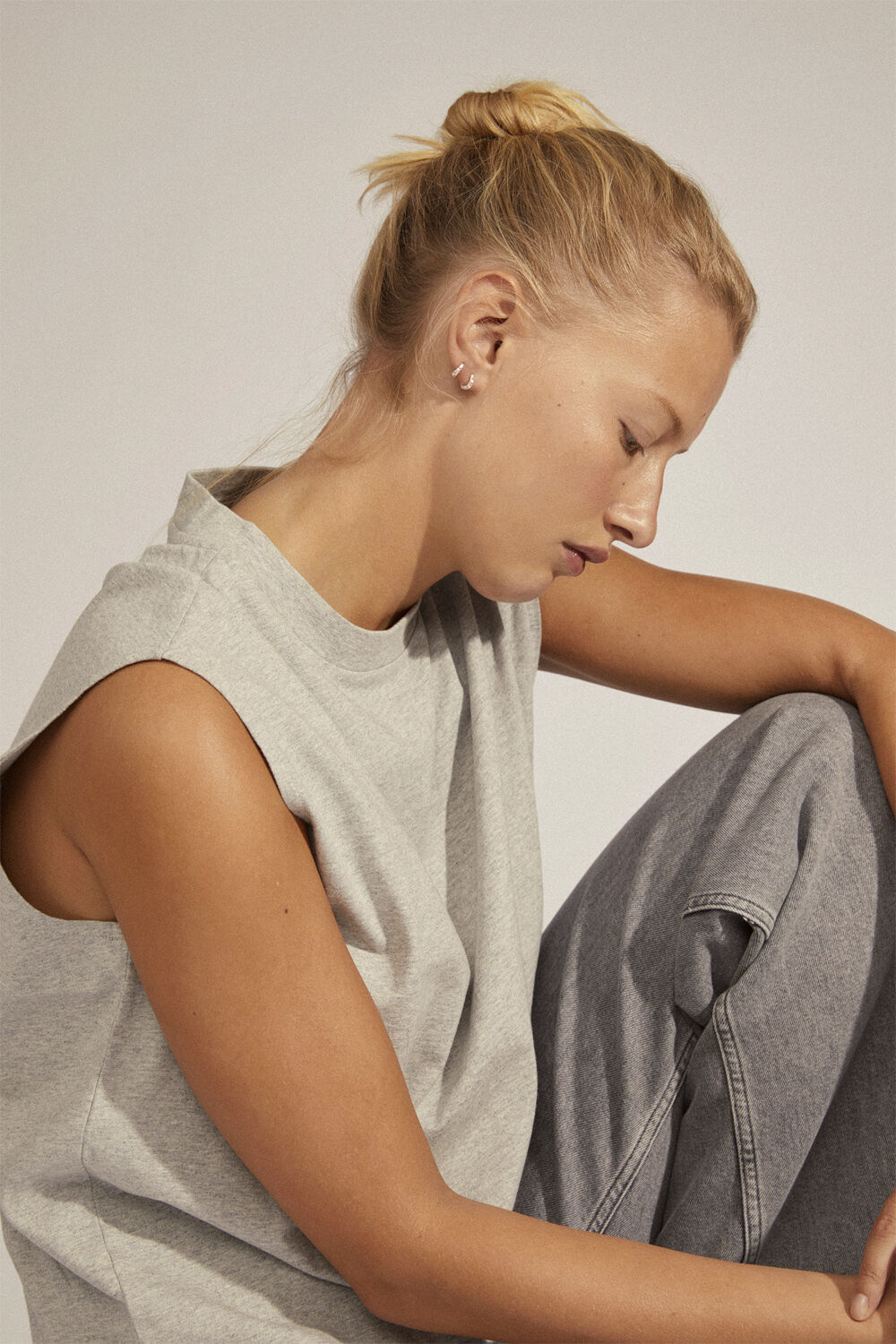 EDDY recycled organic shaped mini huggie hoops silver-plated