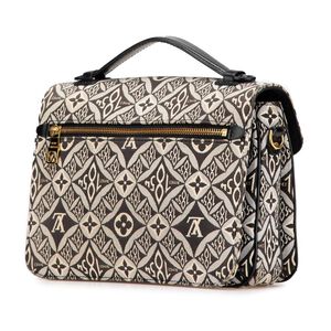 Louis Vuitton Pochette M&eacute;tis