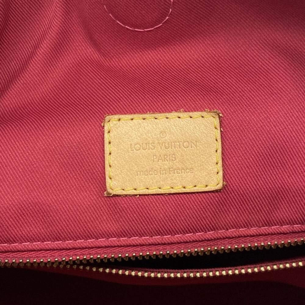 Louis Vuitton Shoulder Bags