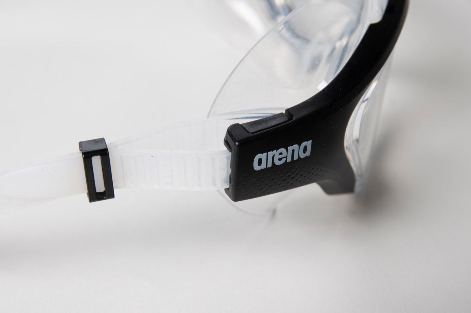 The One sv&oslash;mmebriller