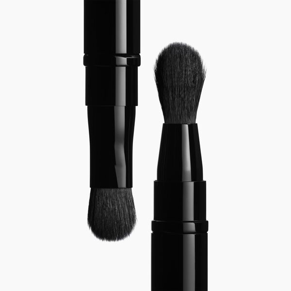 Dual-Ended Eyeshadow Brush: Applies And Blends