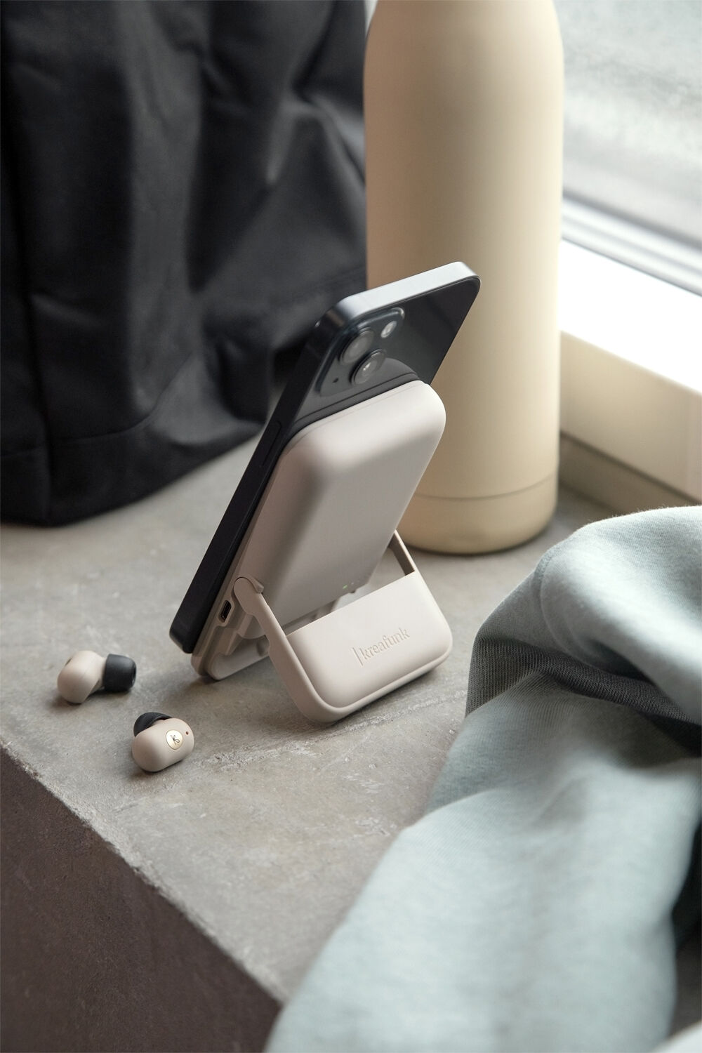 toCHARGE GO In-ear h&oslash;retelefoner, tr&aring;dl&oslash;s opladning og powerbank