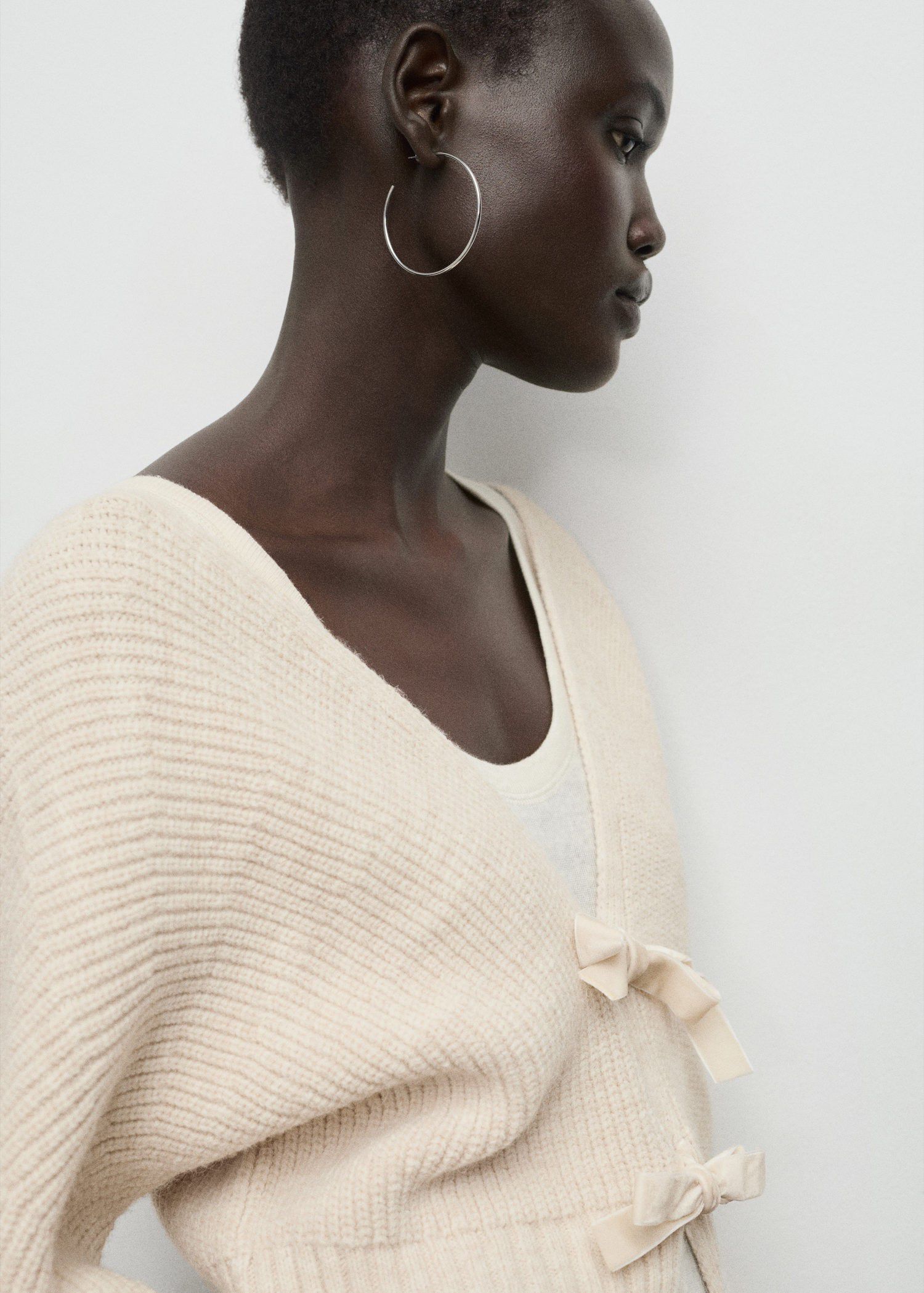 V-neck cardigan with bows