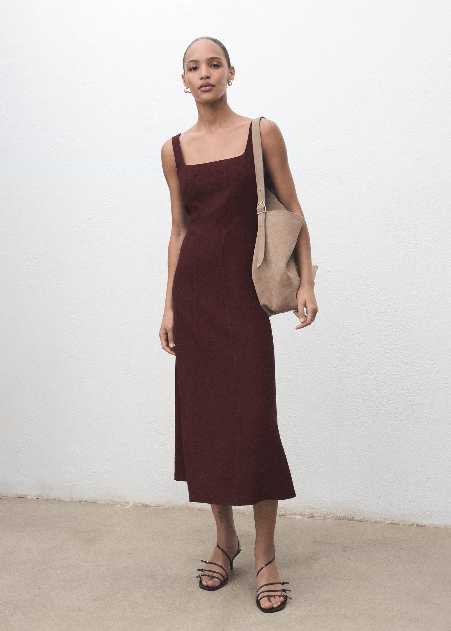 Midi-dress with stitching