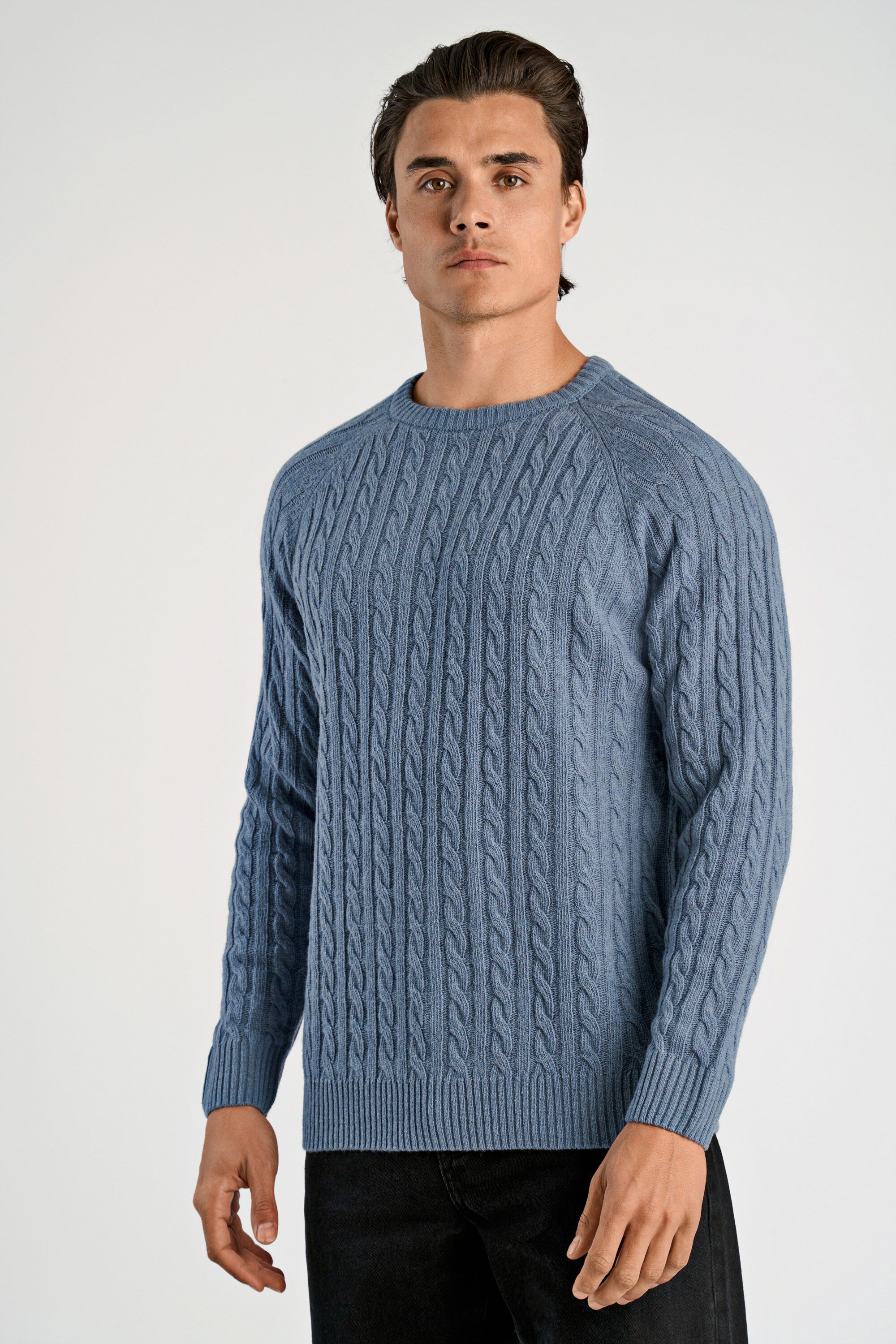 Lambswool raglan cable o-neck
