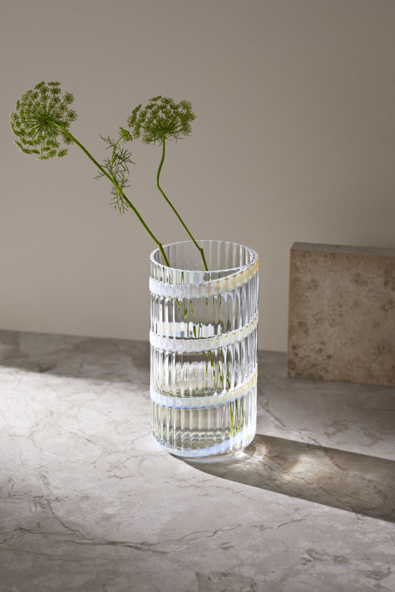 Lyngby Vase H25 cm swirl hvid mundbl&aelig;st glas