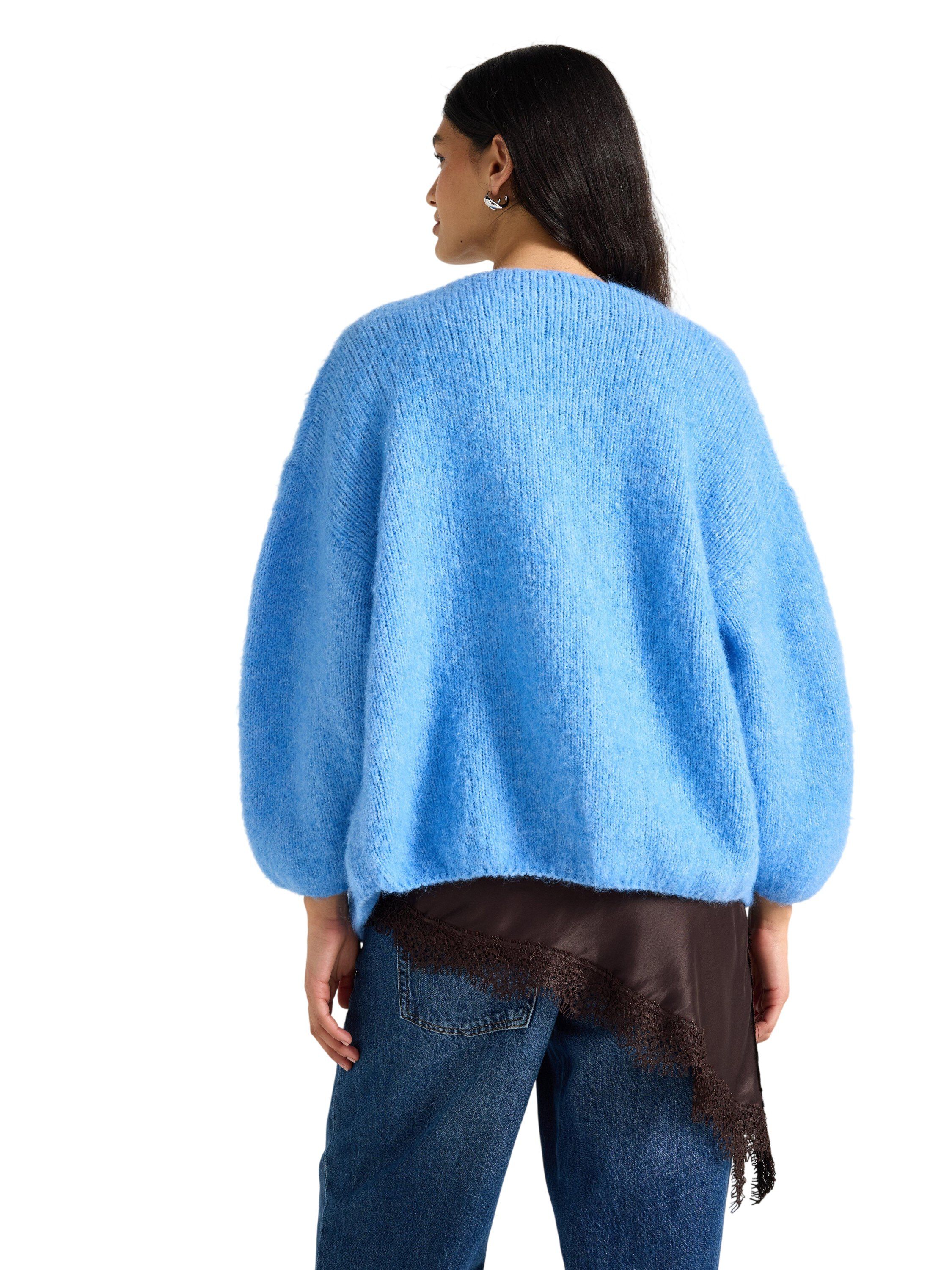 Soft and cosy knitted cardigan with