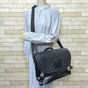 Louis Vuitton Shoulder Bags