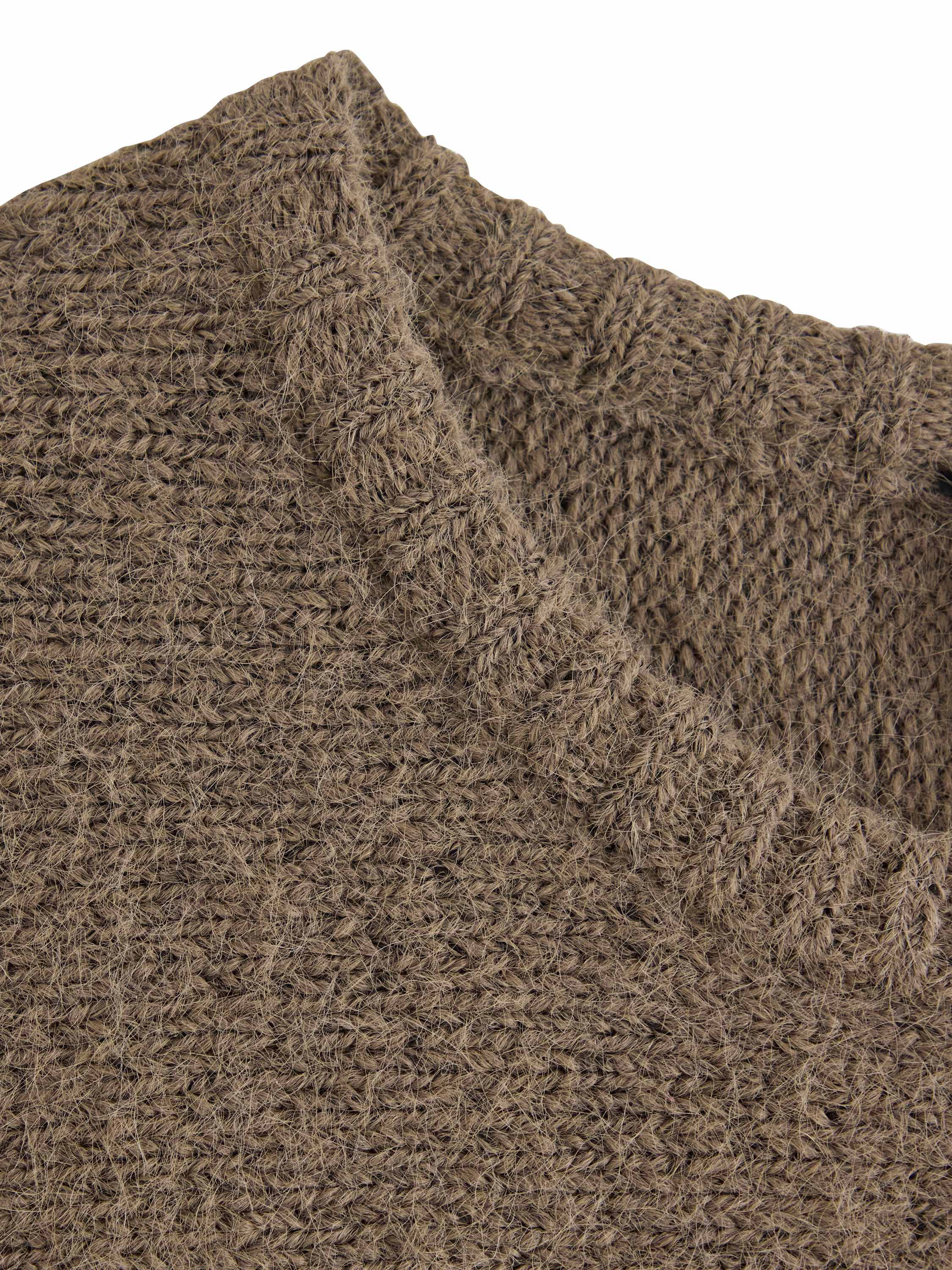 Strikket tr&oslash;je med korte &aelig;rmer og u