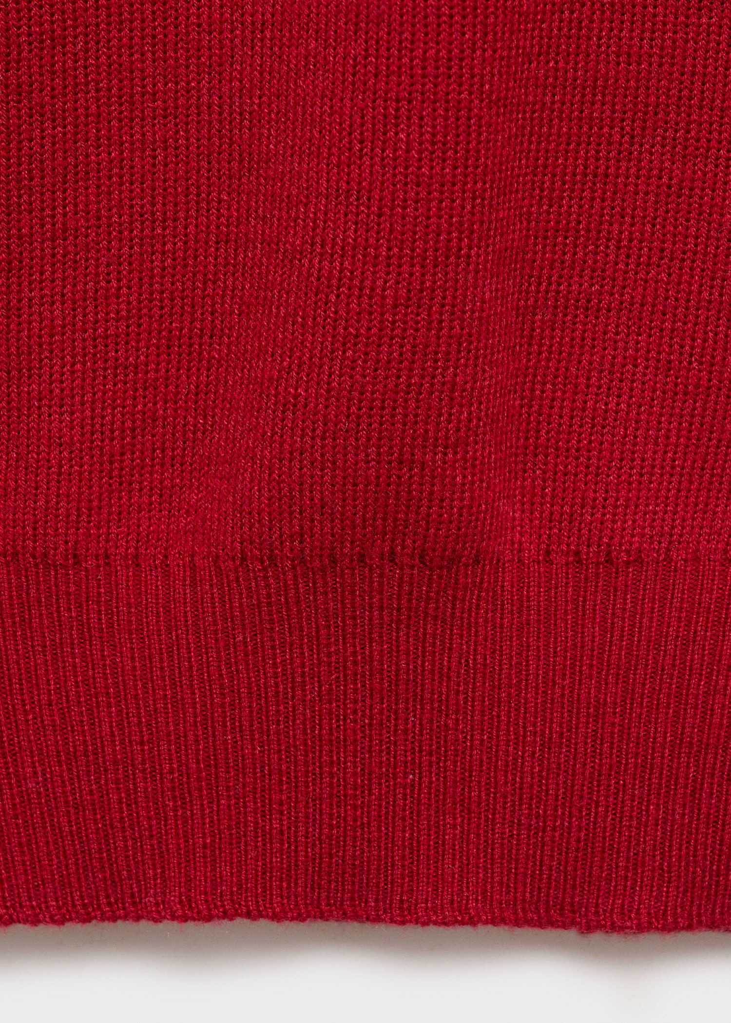 Sleeveless fine knit sweater