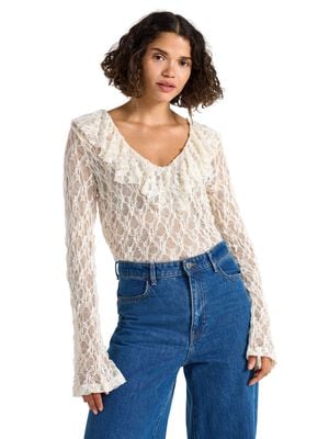 L&aring;ng&auml;rmad topp i spets med djup v