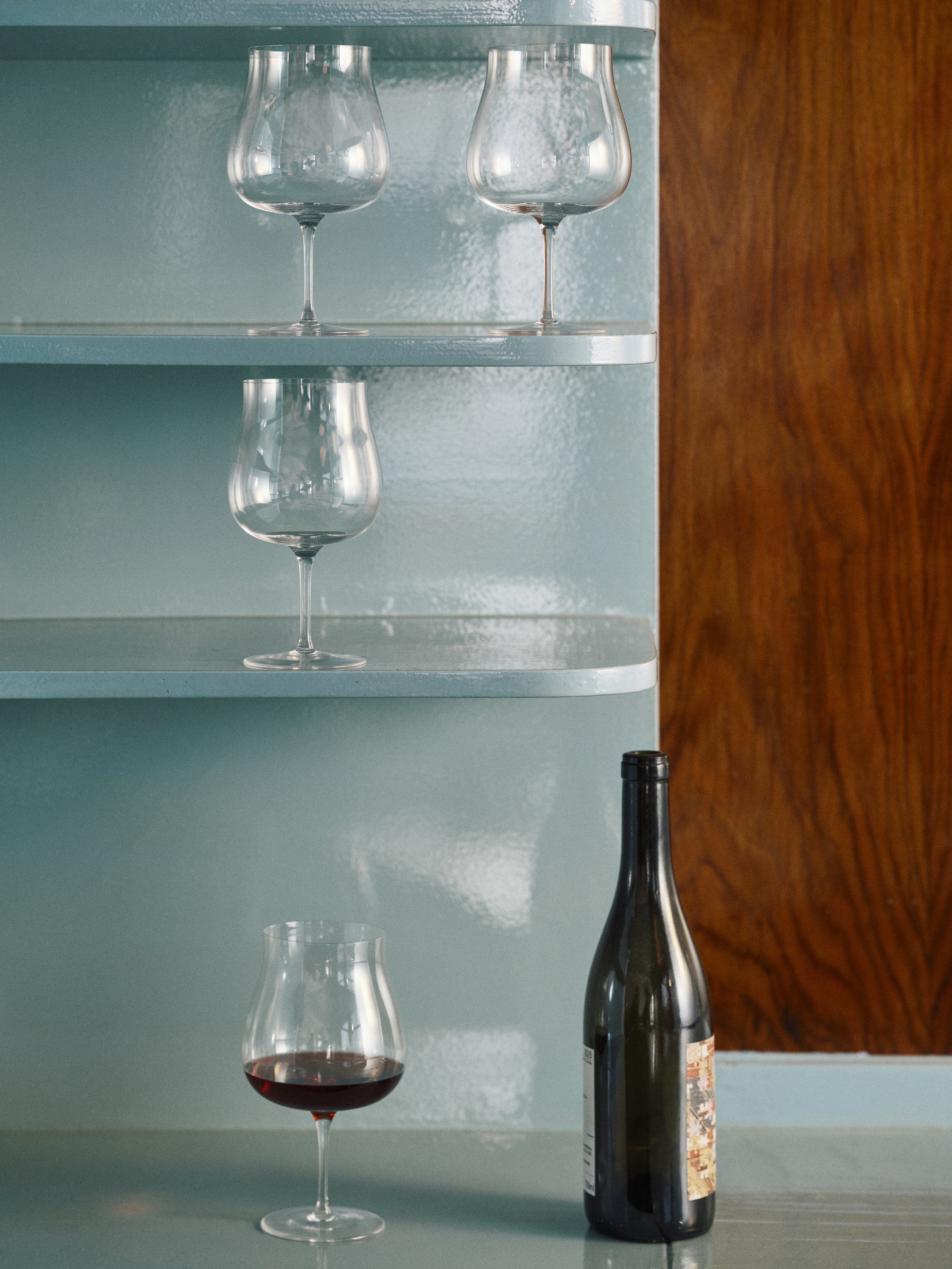 RED WINE GLASS SILHOUETTE