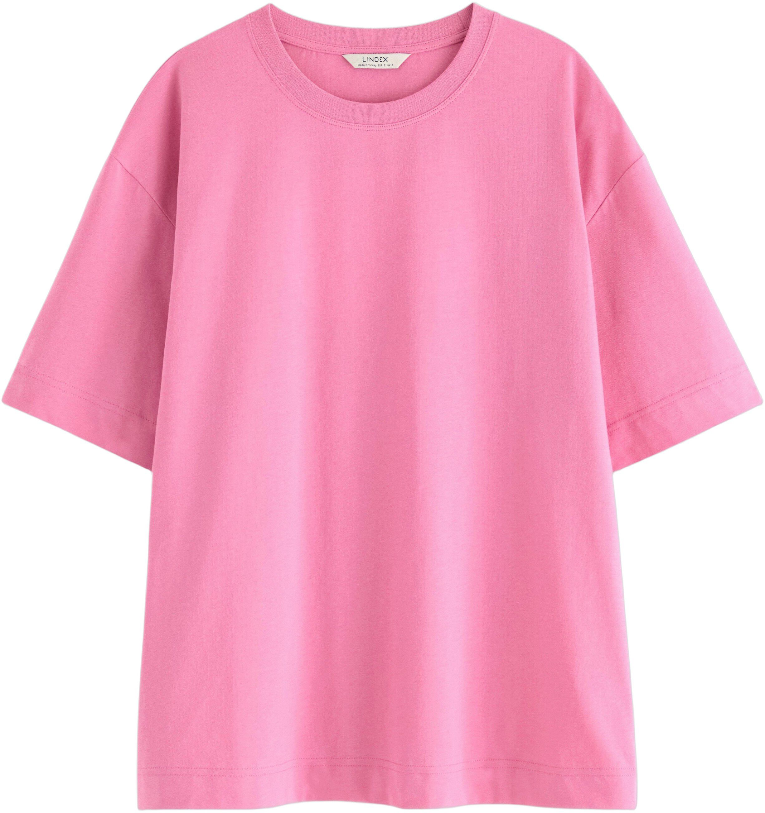 Comfy, stylish t-shirt with an over