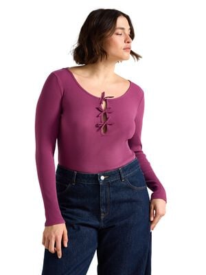 Ribbad l&aring;ng&auml;rmad topp med knytbands