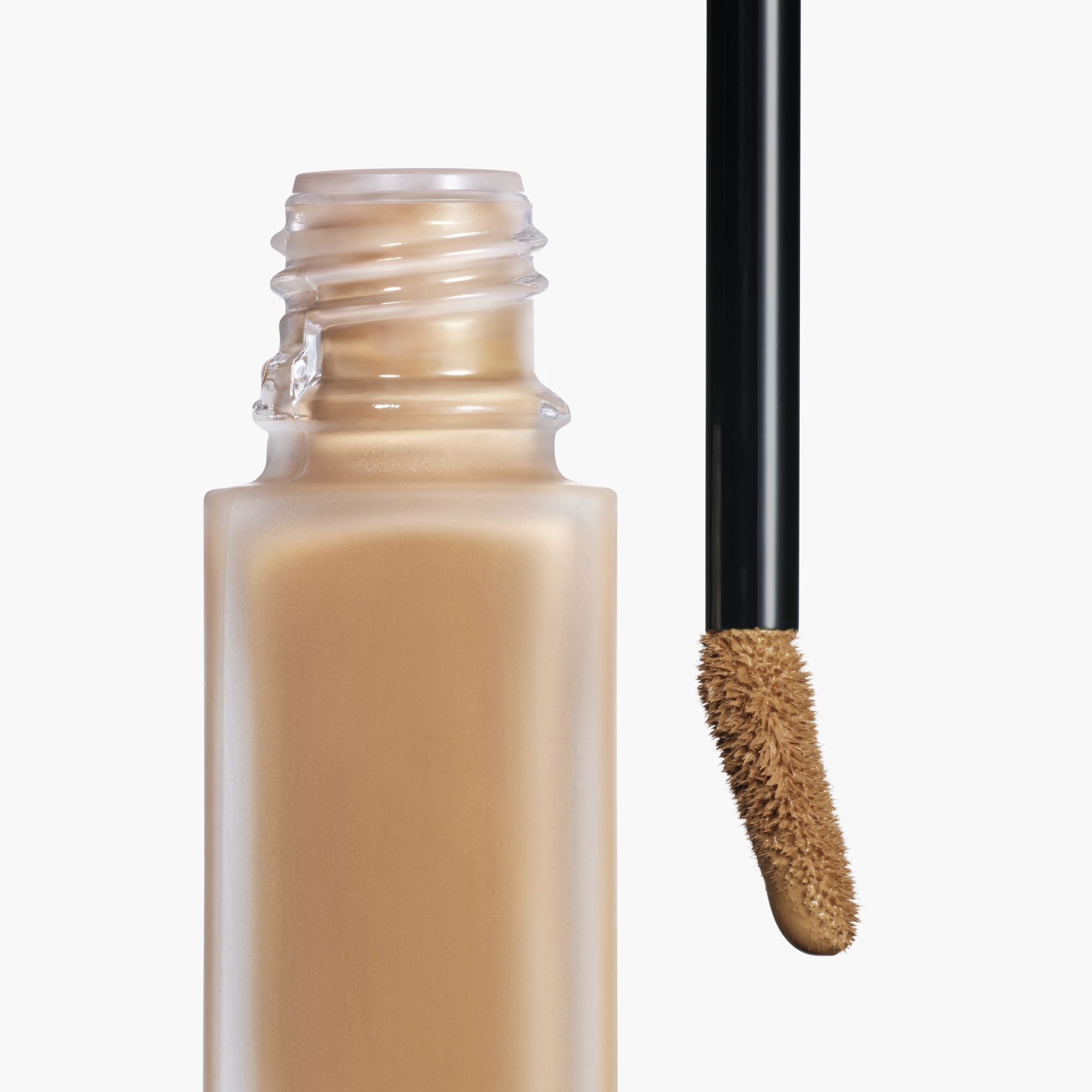 ULTRAWEAR  ALL-DAY COMFORT  FLAWLESS FINISH CONCEALER