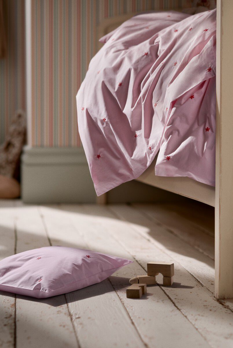 Daisy Senget&oslash;j Junior 100x140 cm pink/r&oslash;d