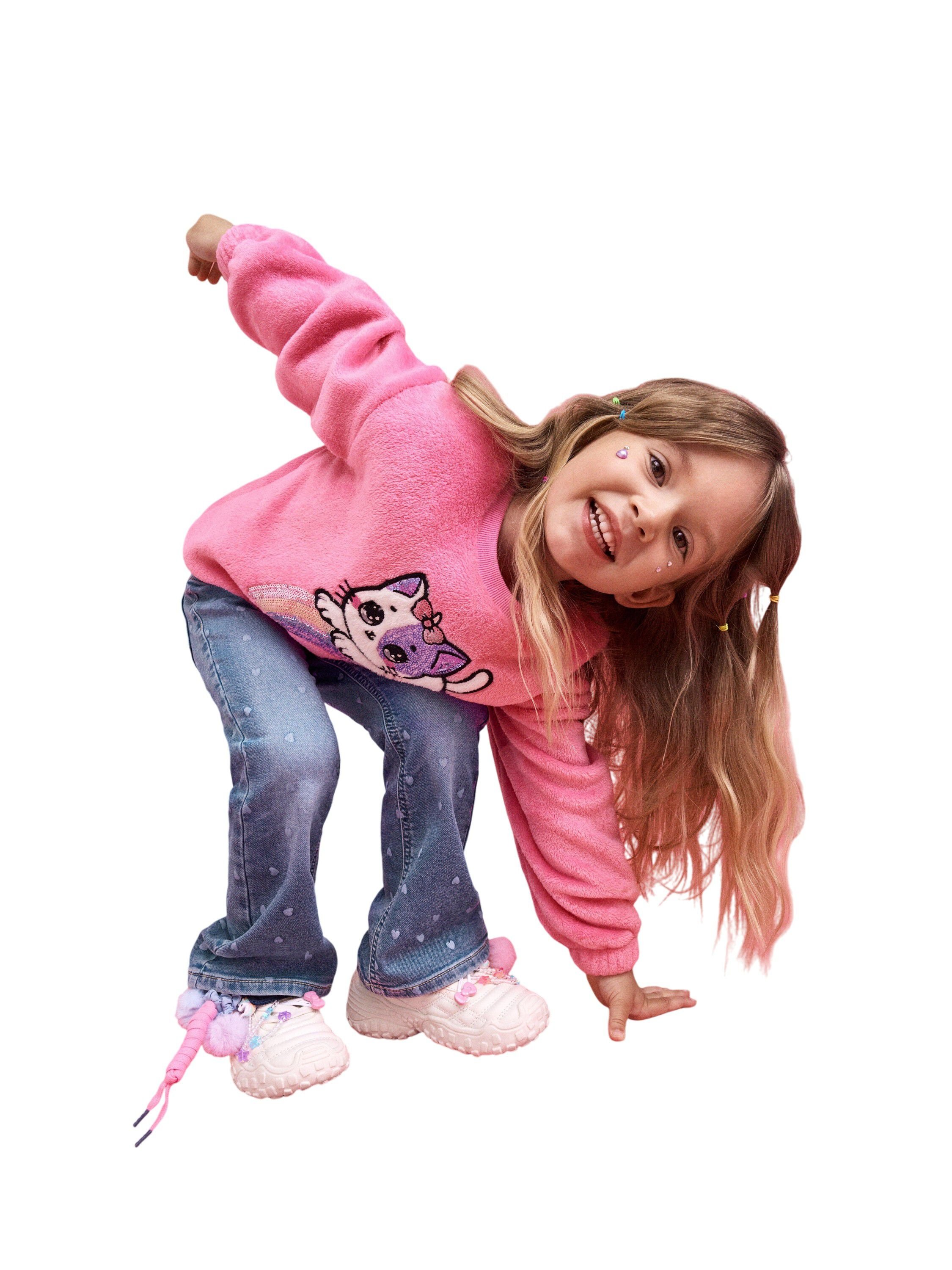 Comfy jumper in soft pile with a cr