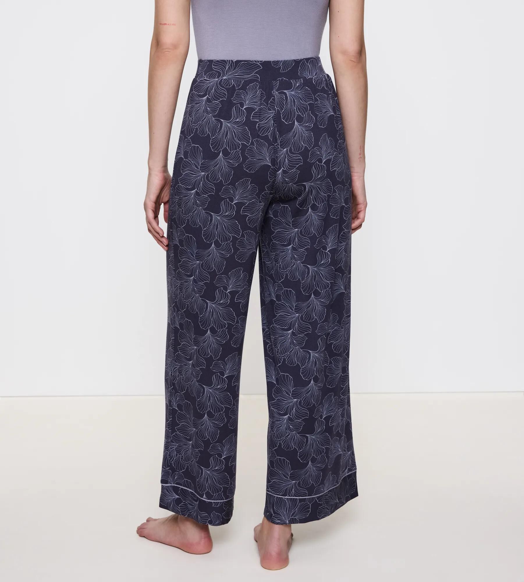 Aura Spotlight Trousers 01