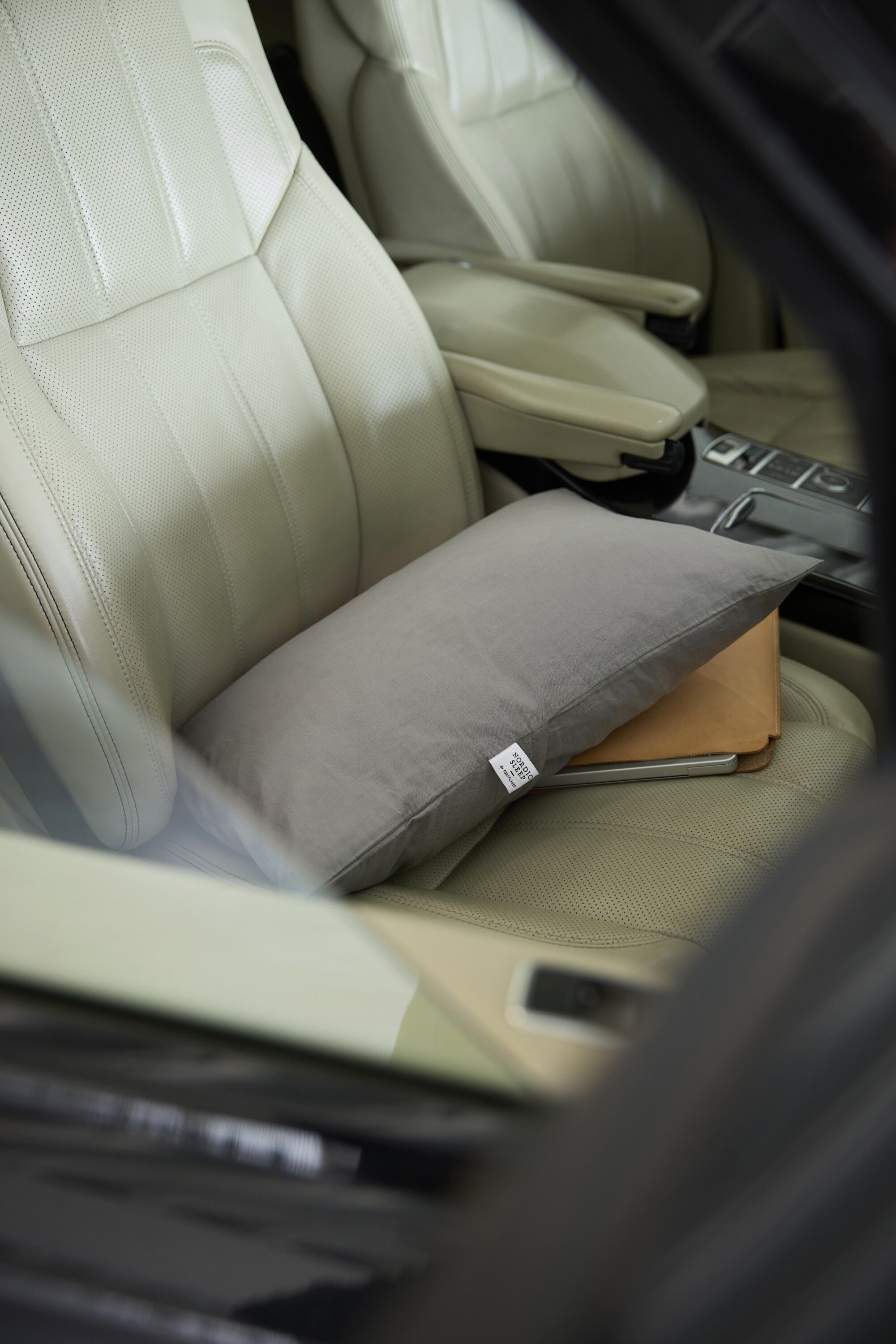 Nordic Sleep Travel Pillow 35x50 cm inkl. betr&aelig;k