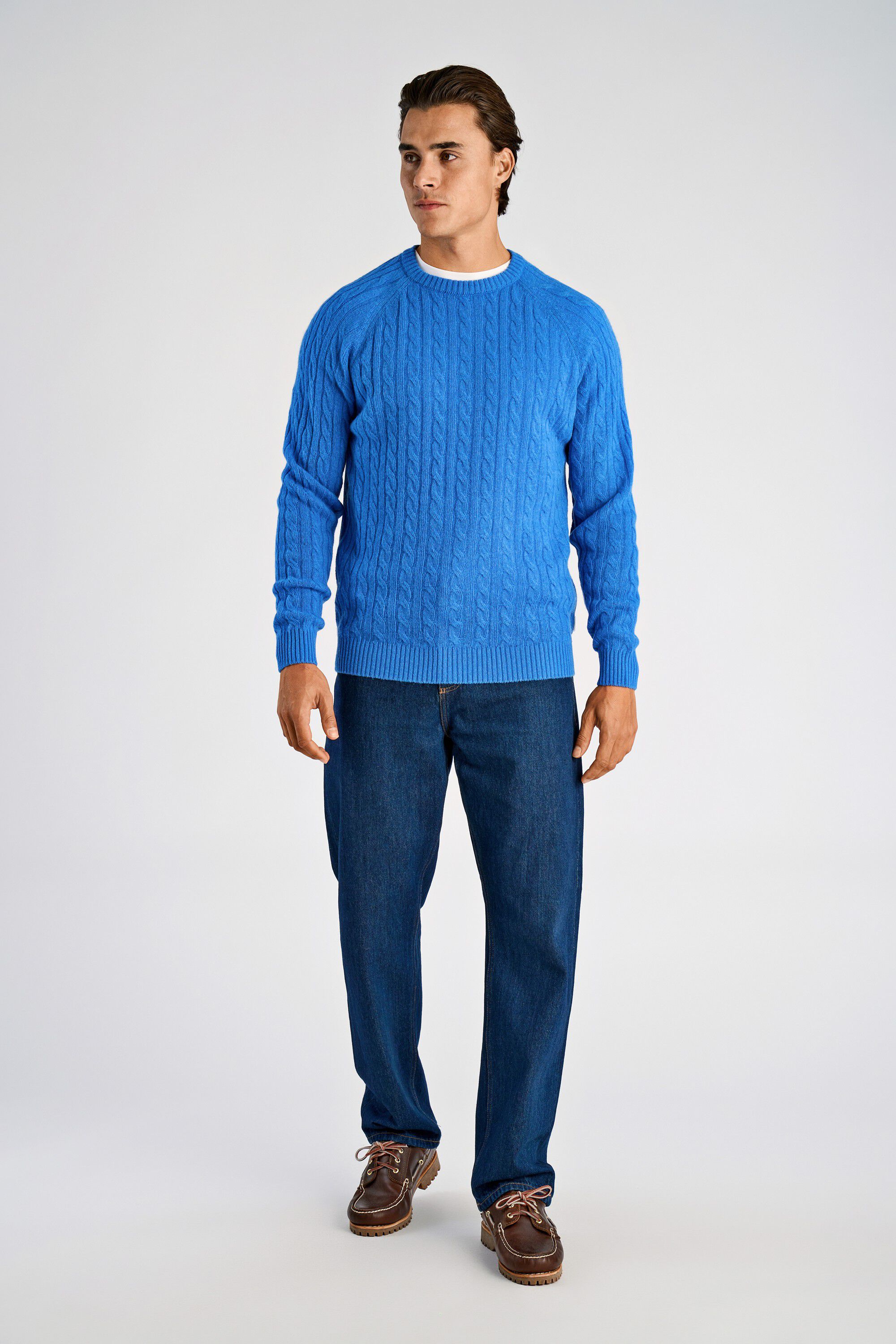 Lambswool raglan cable o-neck