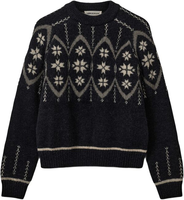 Ainasw Sweater