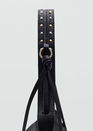 Oval shoulder bag
