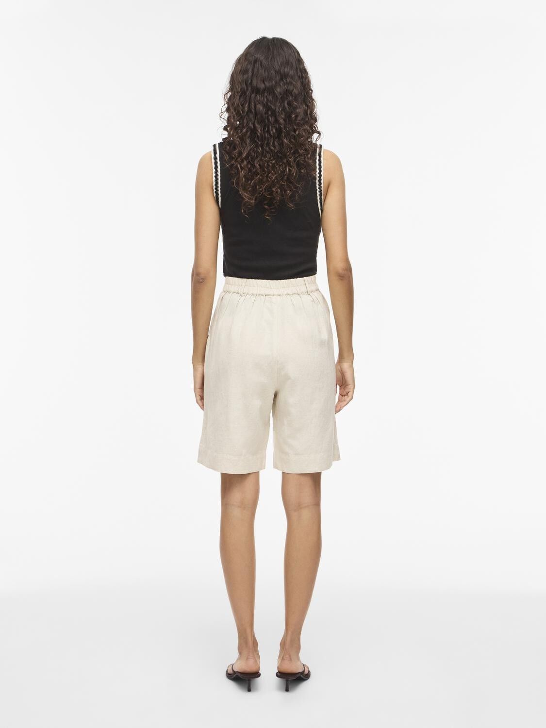 VIPRISILLA HW BERMUDA SHORTS/VOL -