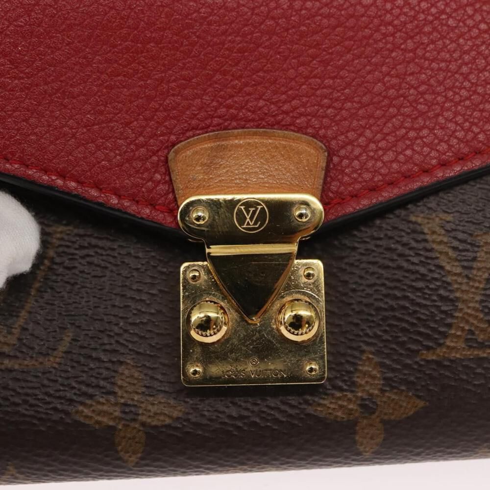 Louis Vuitton Shoulder Bags